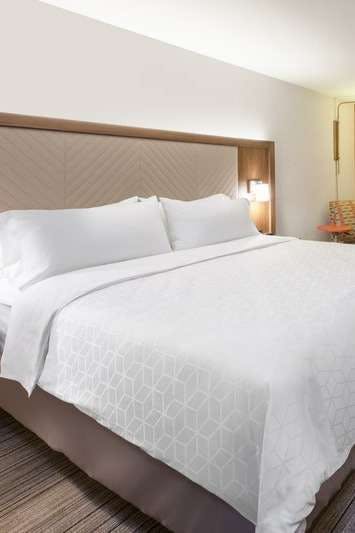 Hotel Holiday Inn Express Minneapolis West Plymouth photo 1