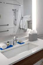 Hotel Holiday Inn Express & Suites Arlington (I 20 Parks Mall) photo 5