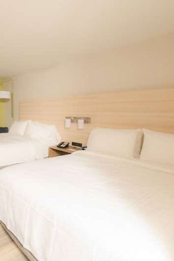 Hotel Holiday Inn Express & Suites Dayton East Beavercreek photo 2