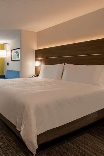 Hotel Holiday Inn Express & Suites Deland South photo 1