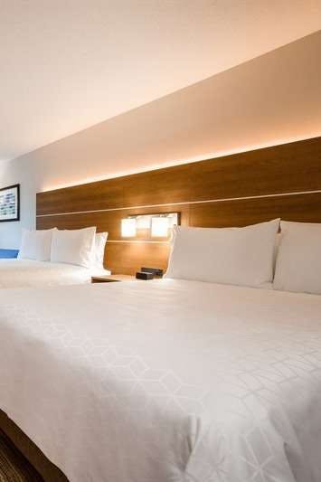 Hotel Holiday Inn Express & Suites Deland South photo 2