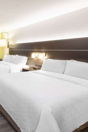 Hotel Holiday Inn Express & Suites Colorado Springs South I 25 photo 2