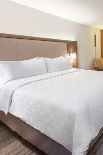 Hotel Holiday Inn Express & Suites Manitou Springs photo 1