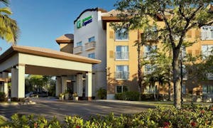 Holiday Inn Express & Suites Naples Downtown 5 Th Avenue