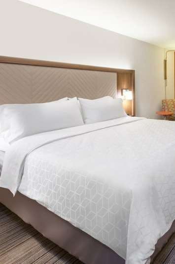 Hotel Holiday Inn Express & Suites Dallas Market Ctr Love Field photo 1