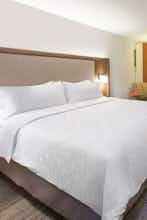 Hotel Holiday Inn Express & Suites Dayton North Vandalia photo 1
