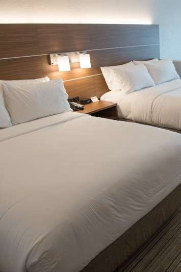 Hotel Holiday Inn Express & Suites Dayton North Vandalia photo 2