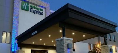 Holiday Inn Express & Suites Oklahoma City Airport