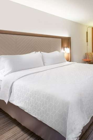 Hotel Holiday Inn Express & Suites Oklahoma City Airport photo 1