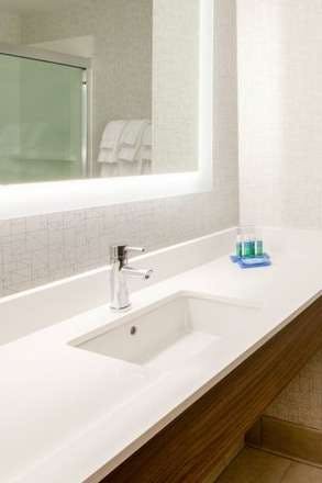 Hotel Holiday Inn Express & Suites Oklahoma City Airport photo 5