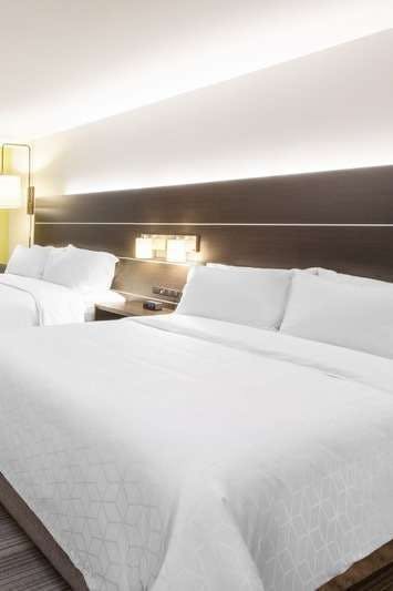 Hotel Holiday Inn Express & Suites Oklahoma City Airport photo 2