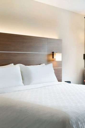 Hotel Holiday Inn Express & Suites Nebraska City photo 1