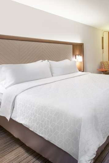 Hotel Holiday Inn Express & Suites West Omaha Elkhorn photo 1