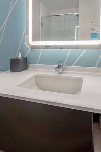 Hotel Avid Hotels Milwaukee West Waukesha photo 5