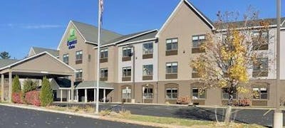 Holiday Inn Express & Suites Marquette