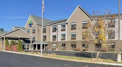 Holiday Inn Express & Suites Marquette