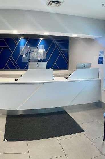 Hotel Holiday Inn Express & Suites Marquette photo 4