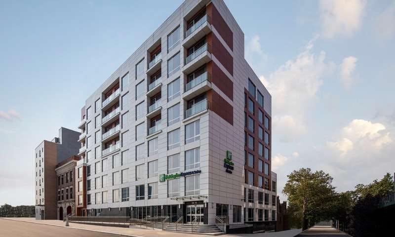 Holiday Inn Express &amp; Suites Woodside Queens Nyc