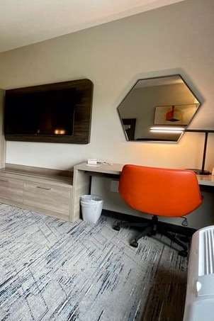 Hotel Holiday Inn Express & Suites Ft. Smith Airport photo 3