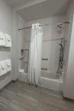 Hotel Holiday Inn Express & Suites Ft. Smith Airport photo 5