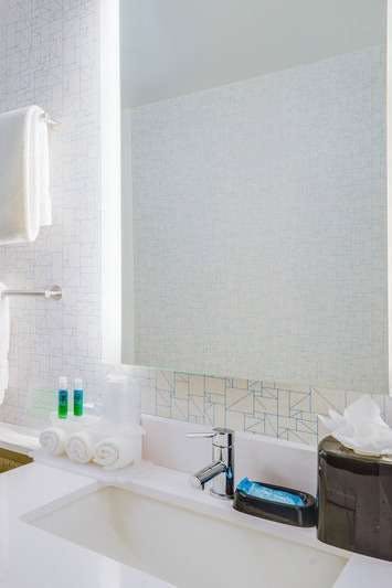 Hotel Holiday Inn Express & Suites Ft. Washington Philadelphia photo 4