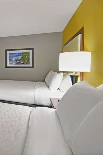 Hotel Holiday Inn Express & Suites Cincinnati Riverfront photo 2