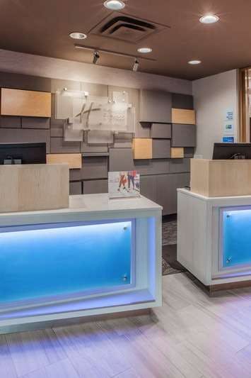 Hotel Holiday Inn Express & Suites Eau Claire West I 94 photo 4