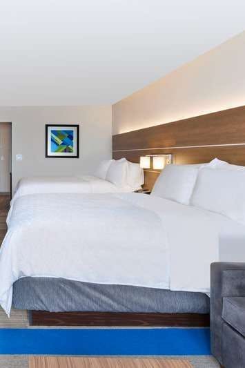 Hotel Holiday Inn Express & Suites Eau Claire West I 94 photo 2