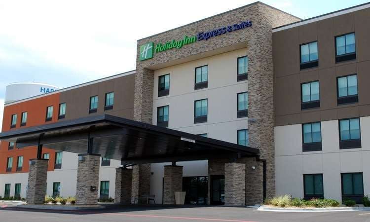 Holiday Inn Express & Suites White Hall