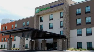 Holiday Inn Express & Suites White Hall