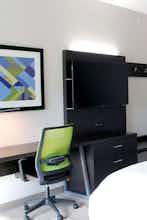 Hotel Holiday Inn Express & Suites White Hall photo 3