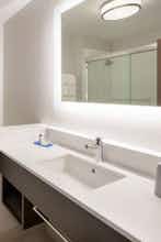 Hotel Holiday Inn Express & Suites El Paso North photo 4