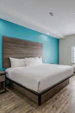 Hotel Red Lion Inn & Suites Katy photo 3