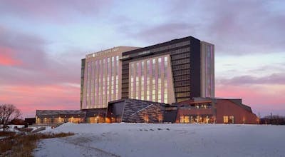 Omni Viking Lakes Hotel