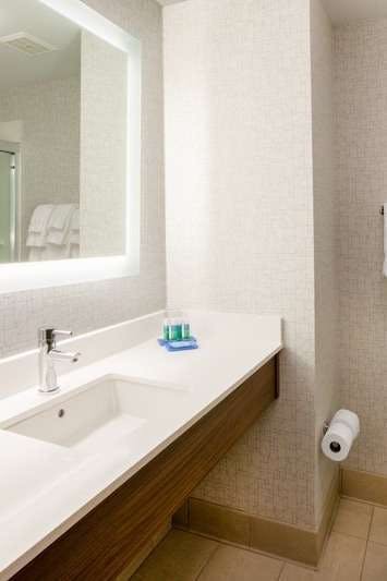 Hotel Holiday Inn Express & Suites Welland photo 3