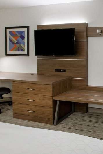 Hotel Holiday Inn Express & Suites Welland photo 2
