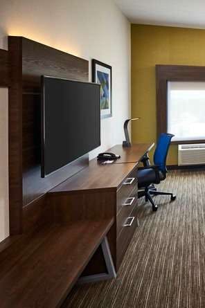 Hotel Holiday Inn Express & Suites Brantford photo 3