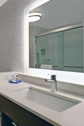 Hotel Holiday Inn Express Kingston West photo 5