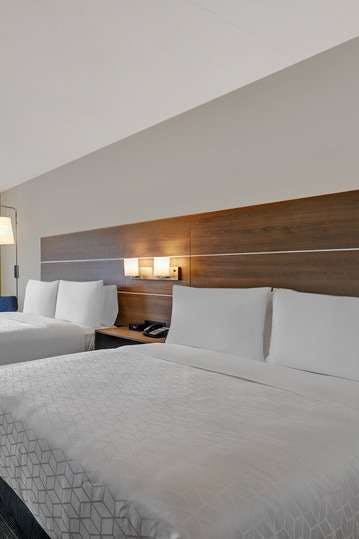 Hotel Holiday Inn Express Kingston West photo 2