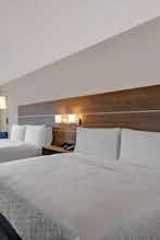 Hotel Holiday Inn Express Kingston West photo 2