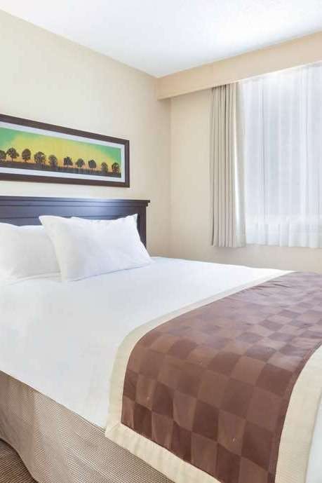 Hotel Baymont Inn Suites Red Deer photo 1