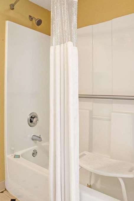 Hotel Travelodge Forest Park Atlanta photo 4