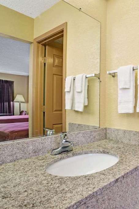 Hotel Travelodge Forest Park Atlanta photo 5