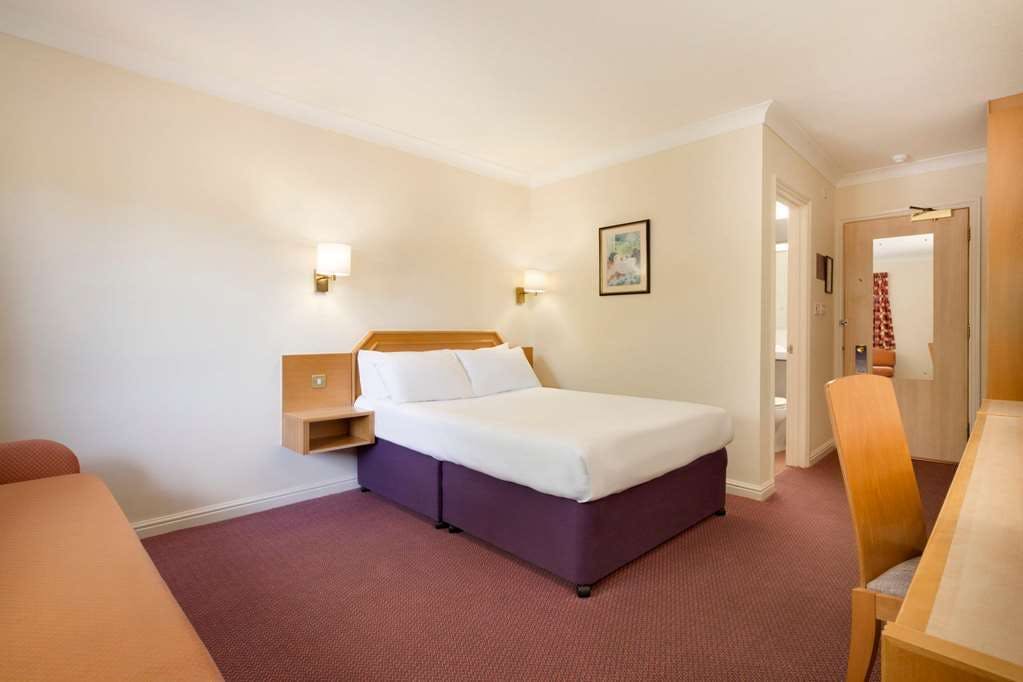 Hotel Days Inn by Wyndham Southampton Rownhams photo 1