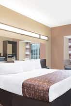 Hotel Microtel Sidney photo 1