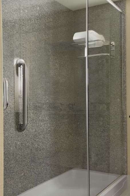 Hotel Wingate by Wyndham Bismarck photo 4