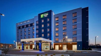 Holiday Inn Express & Suites Windsor East – Lakeshore