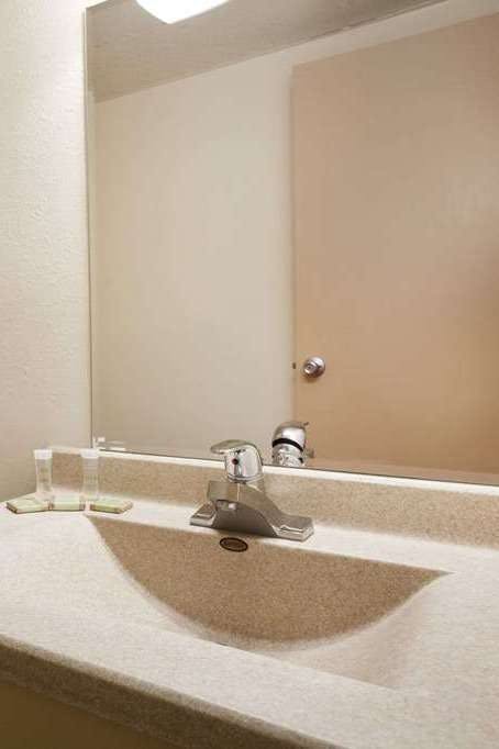 Hotel Super 8 Williston ND photo 4