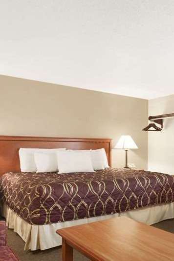 Hotel Super 8 Williston ND photo 1