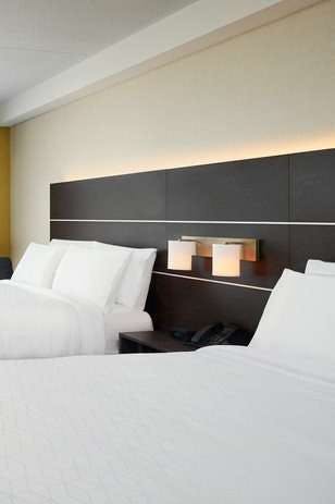 Hotel Holiday Inn Express & Suites Windsor East – Lakeshore photo 2